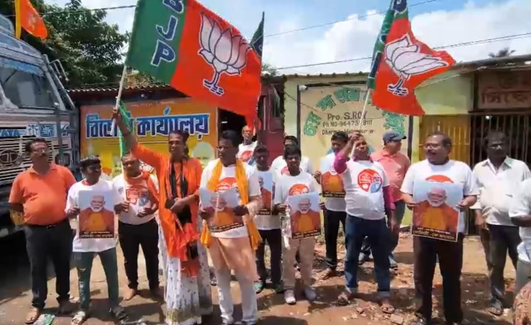 GST-এর হার উল্লেখ যোগ্যভাবে কমানো জন্য মেদিনীপুরের  বিজেপির দলীয় কার্যালয়ে এক বিশেষ অনুষ্ঠান!