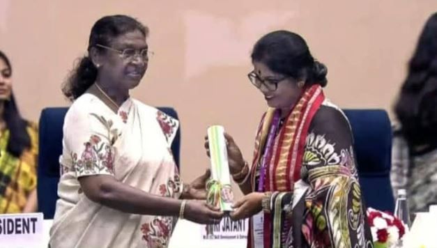 খড়্গপুরে হিজলি সংলগ্ন কুচলাচাটি প্রাথমিক বিদ্যালয় শিক্ষিকা তনুশ্রী দাস ‘জাতীয় শিক্ষক পুরস্কার  সম্মান পেলেন!