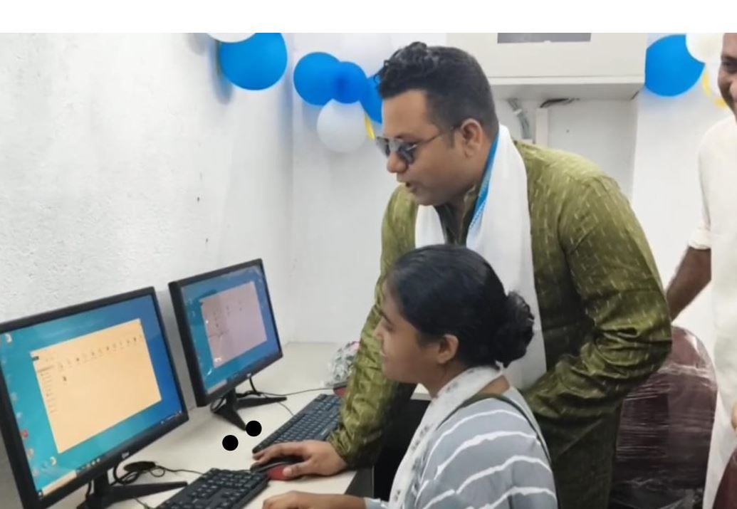 পশ্চিম মেদিনীপুর জেলার পুলিশের উদ্যোগে সুরক্ষা কম্পিউটার স্কিল ট্রেনিং এন্ড আপগ্রেডেশন প্রজেক্ট ট্রেনিং সেন্টার!