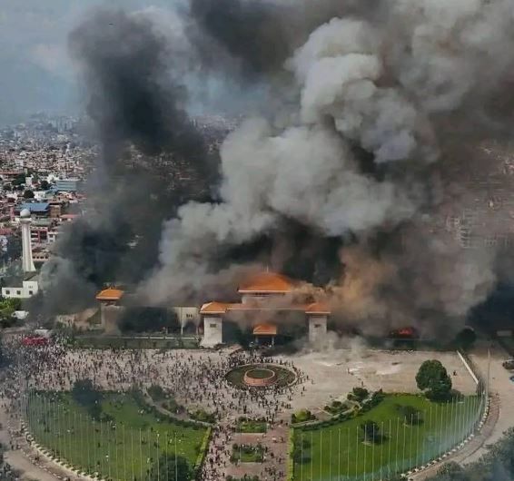 নেপালের প্রধানমন্ত্রী কেপি শর্মা অলির বাসভবনে ভয়াবহ অগ্নিকাণ্ড!