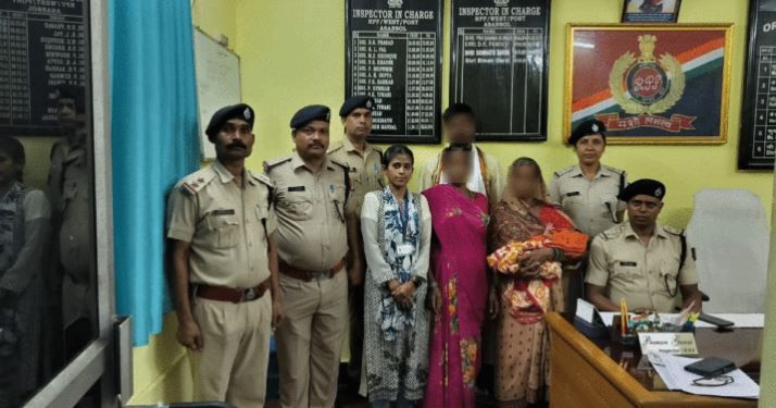 আসানসোল স্টেশনে ১৫ দিনের নবজাতক শিশু পাচারের চেষ্টা!