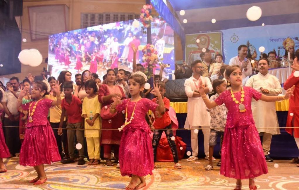 মেদিনীপুর শহর সেজে উঠেছে উৎসবের রঙে—আয়োজিত হলো  দুর্গাপূজা কার্নিভাল!