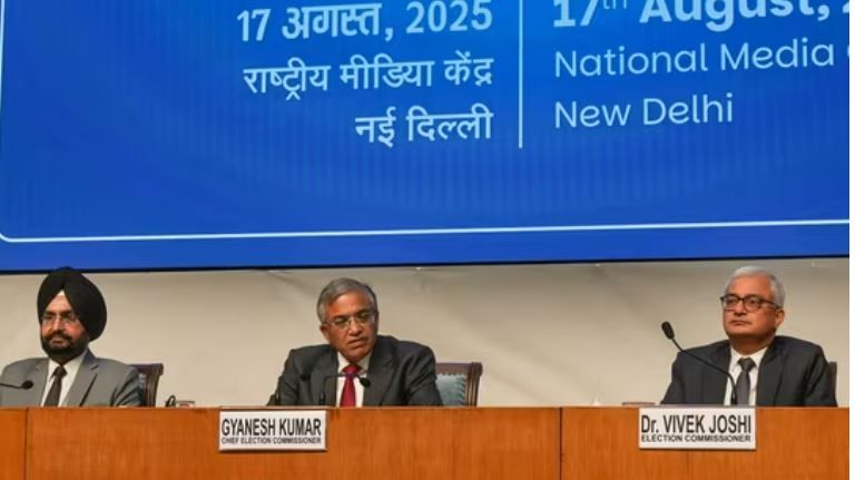 সোমবার দিল্লিতে নিজেদের দপ্তরে সাংবাদিক বৈঠক ডাকল জাতীয় নির্বাচন কমিশন SIR নিয়ে!