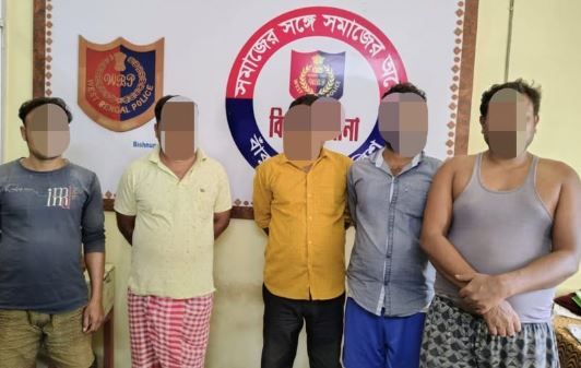 বাঁকুড়ার সোনামুখী গ্রামে জুয়ার ঠেকে পুলিশের হানা!