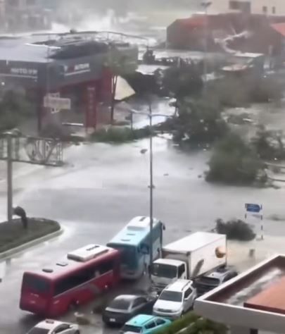 আমেরিকার  জামাইকায় শতাব্দীর ভয়াবহতম ঝড় আঘাত হানতে চলেছে হারিকেন মেলিসা!