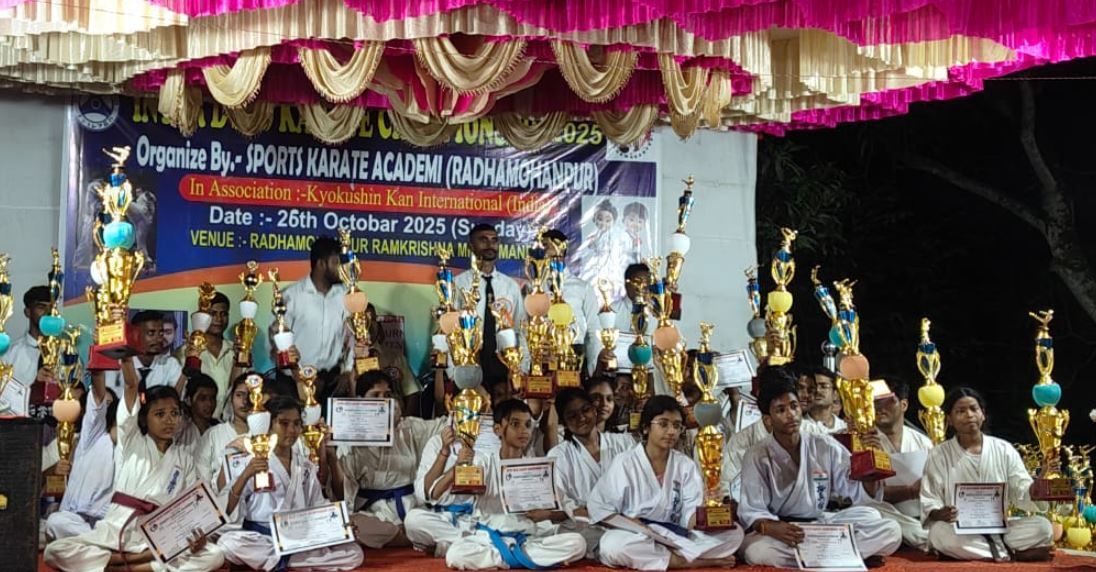 রাধামোহনপুর স্পোর্টস ক্যারাটে একাডেমীর পরিচালনায়  কারাতে চ্যাম্পিয়নশিপ প্রতিযোগিতা!
