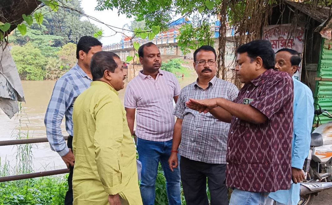 ঘাটালে বন্যার জল নামতেই  শুরু হচ্ছে বহু প্রতীক্ষিত ঘাটাল মাস্টার প্ল্যান বাস্তবায়নের প্রস্তুতি!