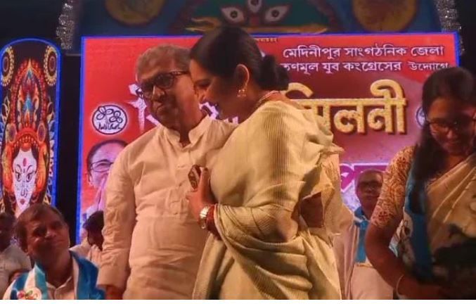 মেদিনীপুর সাংগঠনিক জেলা তৃণমূল যুব কংগ্রেসের উদ্যোগে অনুষ্ঠিত হলো বিজয় সম্মিলনী ও সম্বর্ধনা!