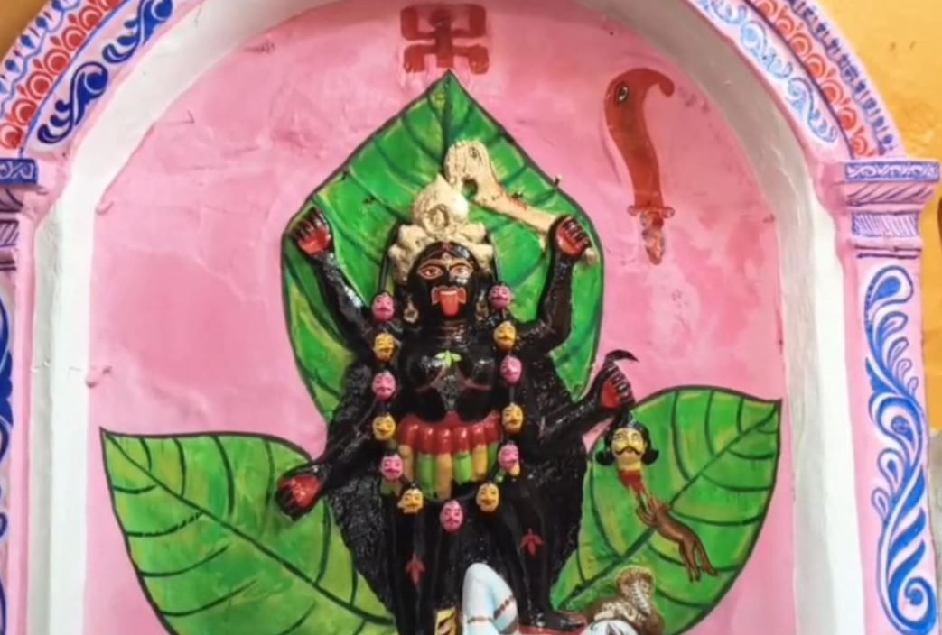 মেদিনীপুর শহরে ৪০০ বছরের প্রাচীন কাঁথ কালী মাতার পুজো ঘিরে ভক্তদের উন্মাদনা তুঙ্গে!