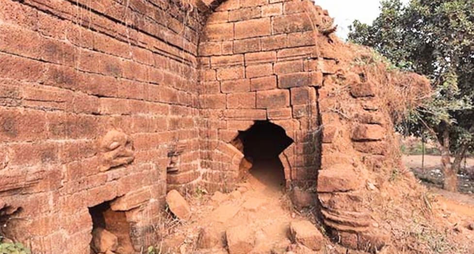 পশ্চিম মেদিনীপুর জেলার কর্ণগড়ে রানি শিরোমণির গড়ের সংস্কার!