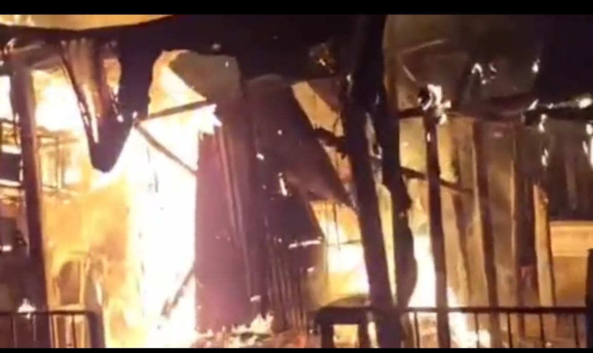 চন্দ্রকোনা রোড বাসস্ট্যান্ডের পাশে একটি মাছের বাজারের ভয়াবহ  অগ্নিকাণ্ড!