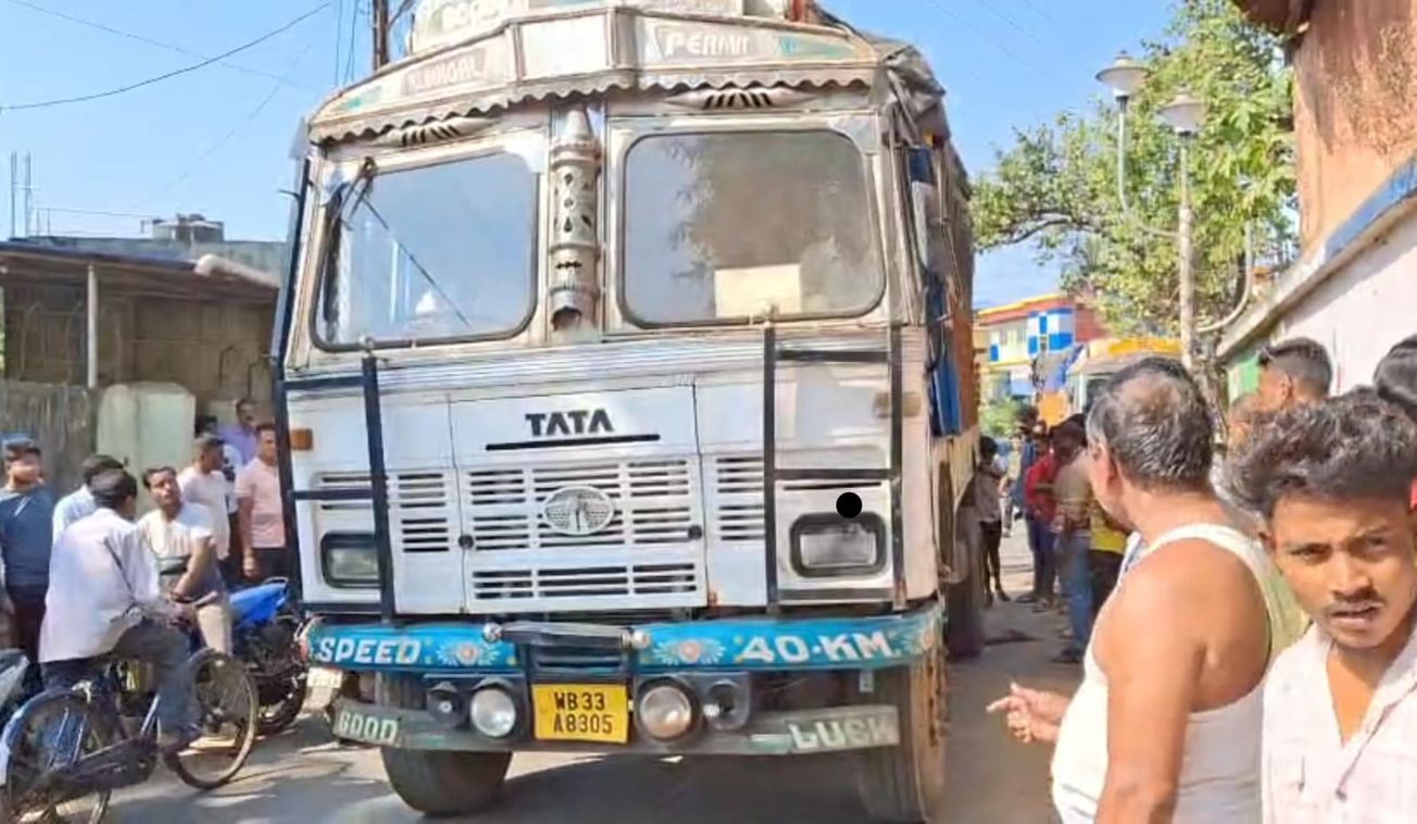 মেদিনীপুর শহরের মুসলিম কুঠির সামনে মারাত্মক পথ দুর্ঘটনা!