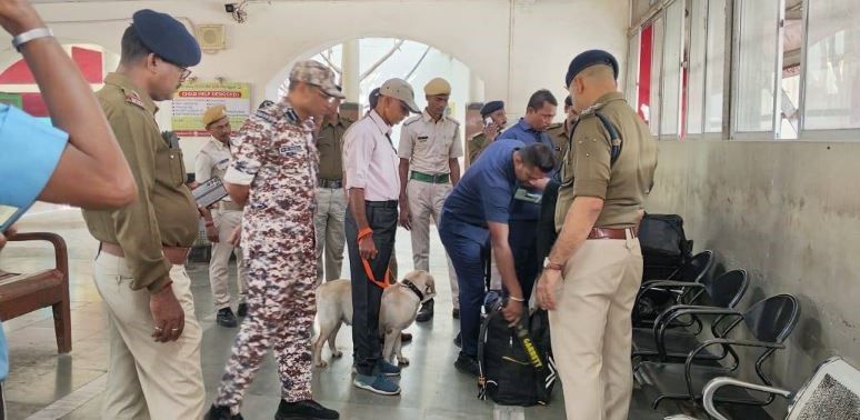 খড়গপুর রেলওয়ে স্টেশন চত্বরে নাকা তল্লাশি, RPF-এর পাশাপাশি নজরদারি!