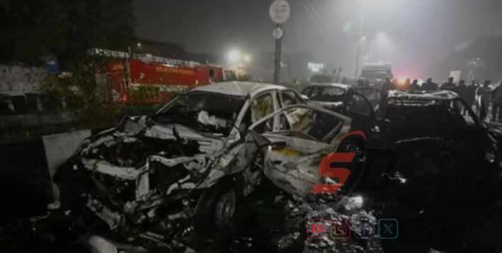 ভয়াবহ বিস্ফোরণে কাঁপল দিল্লি,স্টেশনেও বাড়তি নজরদারি!