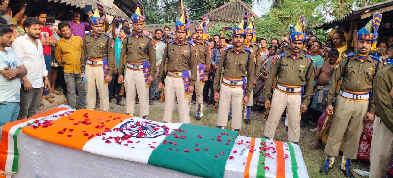 পশ্চিম মেদিনীপুর জেলার ডেবরার ডিঙ্গল গ্রামের ছেলে সিআরপিএফ জওয়ানের মৃত্যু!