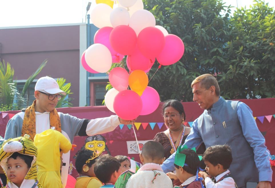 মেদিনীপুর  ডি.এ.ভি পাবলিক স্কুলে শিশু দিবস উদযাপন!