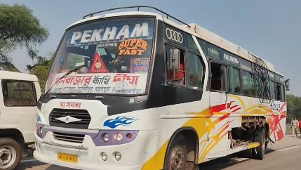 পশ্চিম মেদিনীপুর জেলার বালেশ্বর ১৬ নম্বর জাতীয় সড়কের ওপর বাস ও ইঞ্জিন ট্রলির মারাত্মক দুর্ঘটনা!