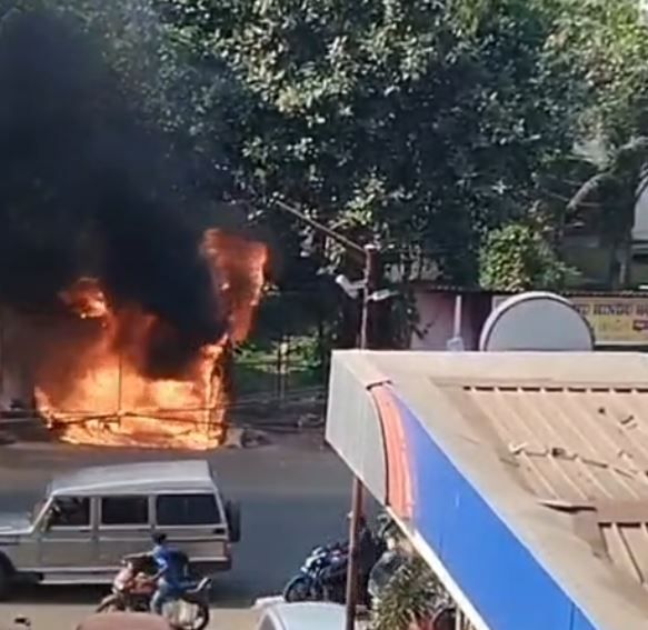 খড়্গপুরে ইন্দায় ফোন ও ব্যাটারির দোকানে বিধ্বংসী আগুন!