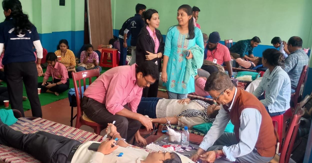 রক্তের শীতকালীন সংকট মেটাতে এগিয়ে এলো মেদিনীপুর সিটি কলেজ!