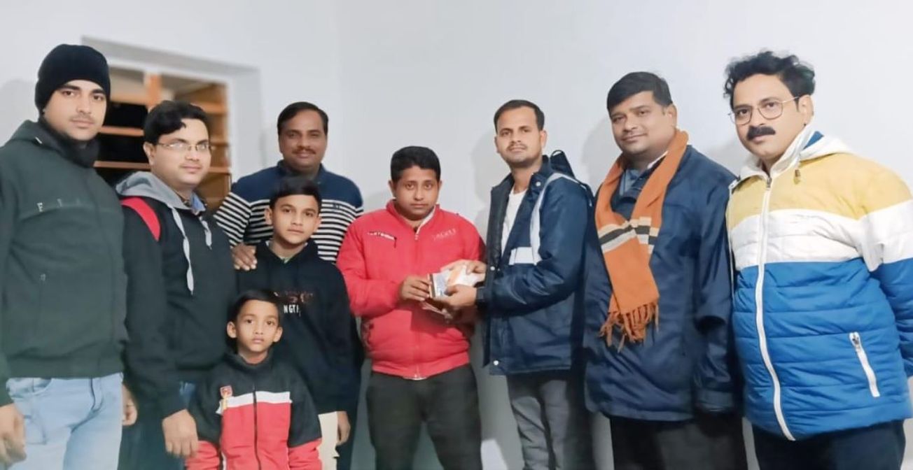 মুর্শিদাবাদের পাশে দাঁড়ালো মেদিনীপুর, ১১ দিন পর জরুরি নথিপত্র  সহ খোয়া যাওয়া মাণিপার্শ ফেরত পেলেন পরিযায়ী শ্রমিক সোমনাথ!