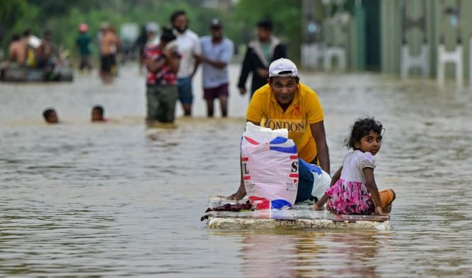 শ্রীলঙ্কায় বন্যা ও ভূমিধ্বসে মৃতের সংখ্যা বেড়ে ১৫৯ জনে দাঁড়িয়েছে এবং নিখোঁজ রয়েছেন আরও অন্তত ২০০ মানুষ!