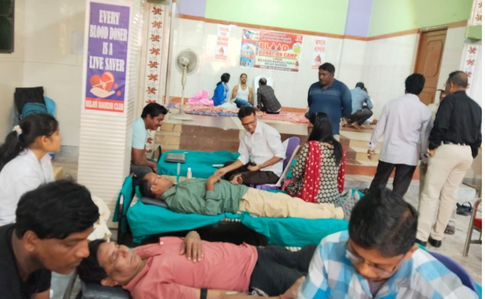 খড়্গপুর খরিদা মিলন মন্দিরে স্বেচ্ছায় রক্তদান শিবির!