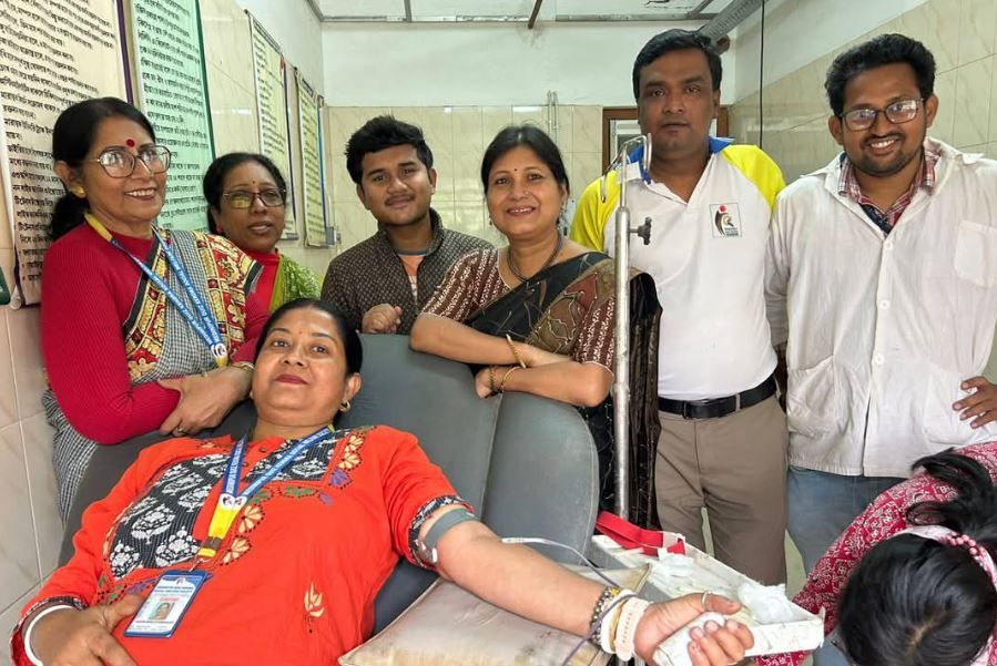 প্রয়াত 'শিক্ষারত্ন' মৌসম মজুমদার স্মরণে রক্তদান শিবির ও মরনোত্তর দেহদান শিবির!