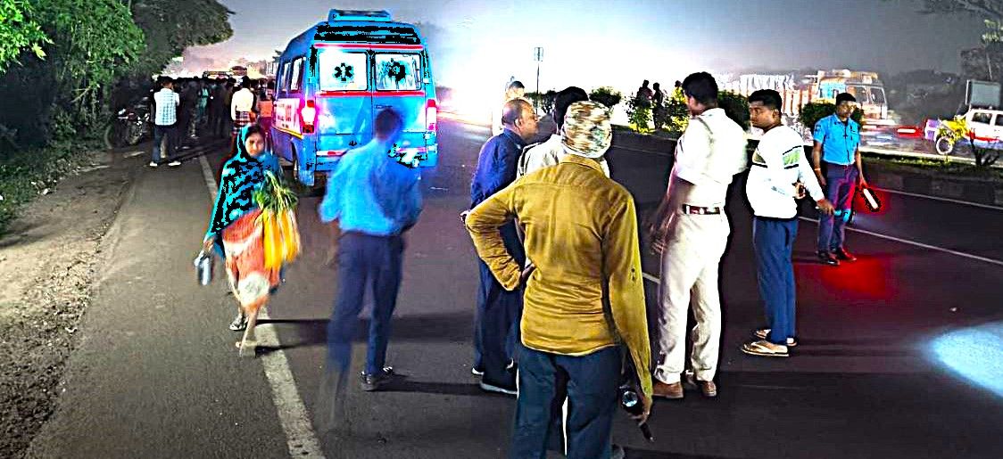 পশ্চিম মেদিনীপুর জেলার ডেবরায় মর্মান্তিক পথ দুর্ঘটনায় বাইক আরোহীর মৃত্যু!