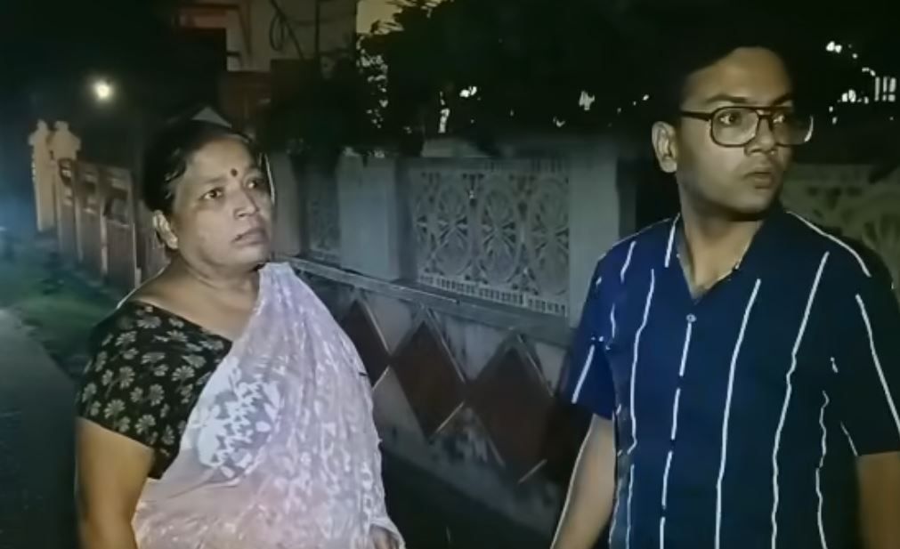 খড়্গপুরের মালঞ্চ বালাজি মন্দির পল্লী এলাকায় মহিলার গলা থেকে সোনার হার ছিনতাই অভিযোগ!