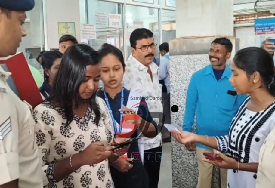 খড়গপুর-মেদিনীপুর রেলস্টেশনে জোরদার নাকা তল্লাশি,সোশ্যাল মিডিয়া ব্লগার ও কনটেন্ট ক্রিয়েটরকে স্টেশন চত্বরে ভিডিও অনুমতি প্রত্যাখ্যান!