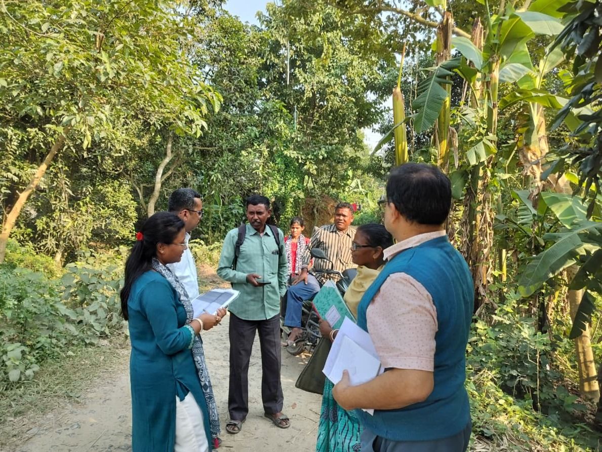 কেঁদে ফেললেন বিএলও-রা, কাজের চাপে  ‘এবার আত্মহত্যা করতে হবে’! দেখালেন বিক্ষোভও