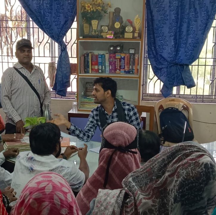 পাঁচবেড়িয়া লোহানিয়া স্কুলের শিক্ষক প্রত্যেক দিন স্কুলে মদ্য পান করে পড়ুয়াদের শিক্ষা দেন ও সুকান্ত হিন্দি প্রাইমারী স্কুলের পঠনপাঠনের অব্যবস্থা নিয়ে- খড়গপুরের এসআইকে অভিভাবক ও শিক্ষানুরাগীর বিক্ষোভ ও ডেপুটেশন!