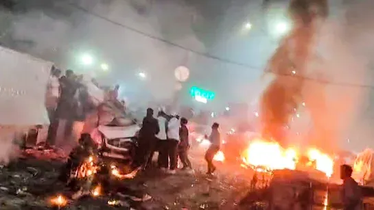 লালকেল্লার সামনে ভয়াবহ বিস্ফোরণ! ১০ মৃত্যু, ১৫ জন হাসপাতালে ভর্তি – জইশ জঙ্গি যোগের আশঙ্কা, দেশে জারি ‘হাই অ্যালার্ট’!