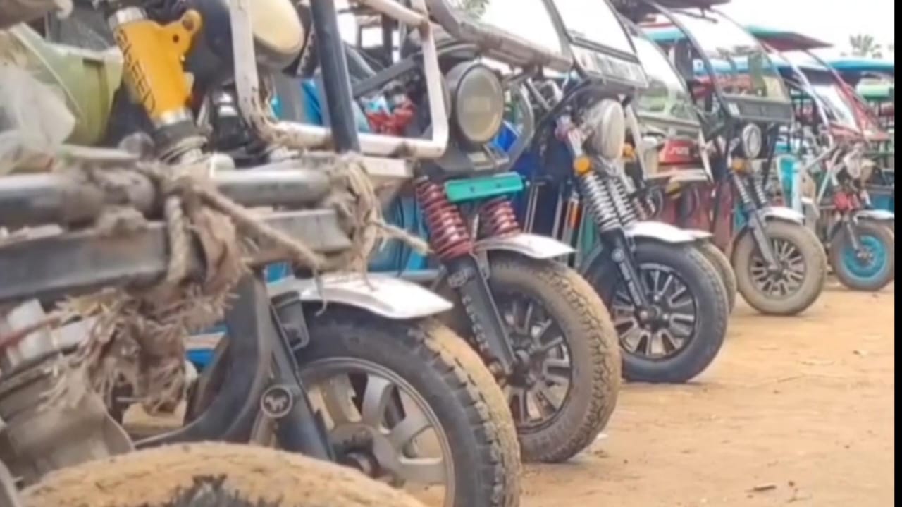 পরিবহন দপ্তরের নতুন নির্দেশিকার জেরে মেদিনীপুর শহরে টোটোর দাপট বেড়েছে!