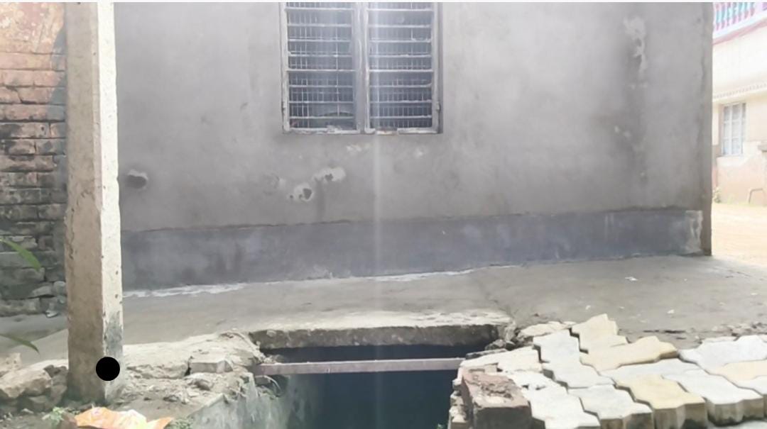 মেদিনীপুর পৌরসভার সরকারি জায়গা দখল করে, নিকাশী নালার ওপরেই তৈরি করা হলো পার্টি অফিস !