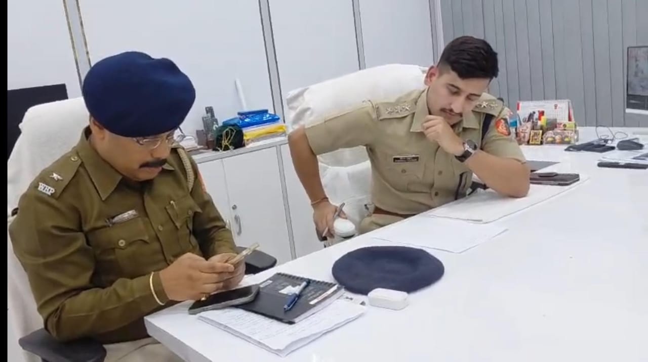 খড়গপুর টাউন থানার সিভিক কর্মী তুলসী রায়ের মৃত্যু নিয়ে এসডিপিও ধিরোজ কুমারের প্রেস কনফারেন্স!