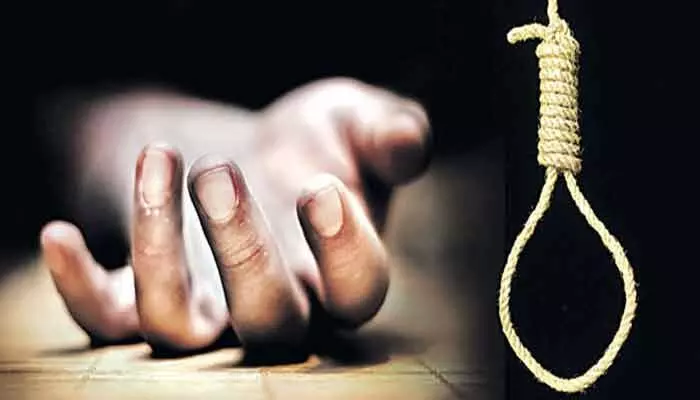 এক যুবকের সন্দেহজনক মৃত্যু: বিবাহবার্ষিকীর সকালে ঝুলন্ত অবস্থায় দেহ উদ্ধার!