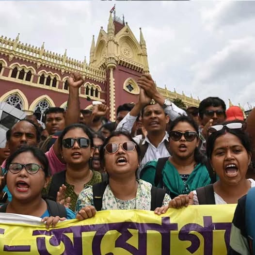 কলকাতা হাইকোর্ট : ৩২ হাজার শিক্ষকের চাকরি বহাল!