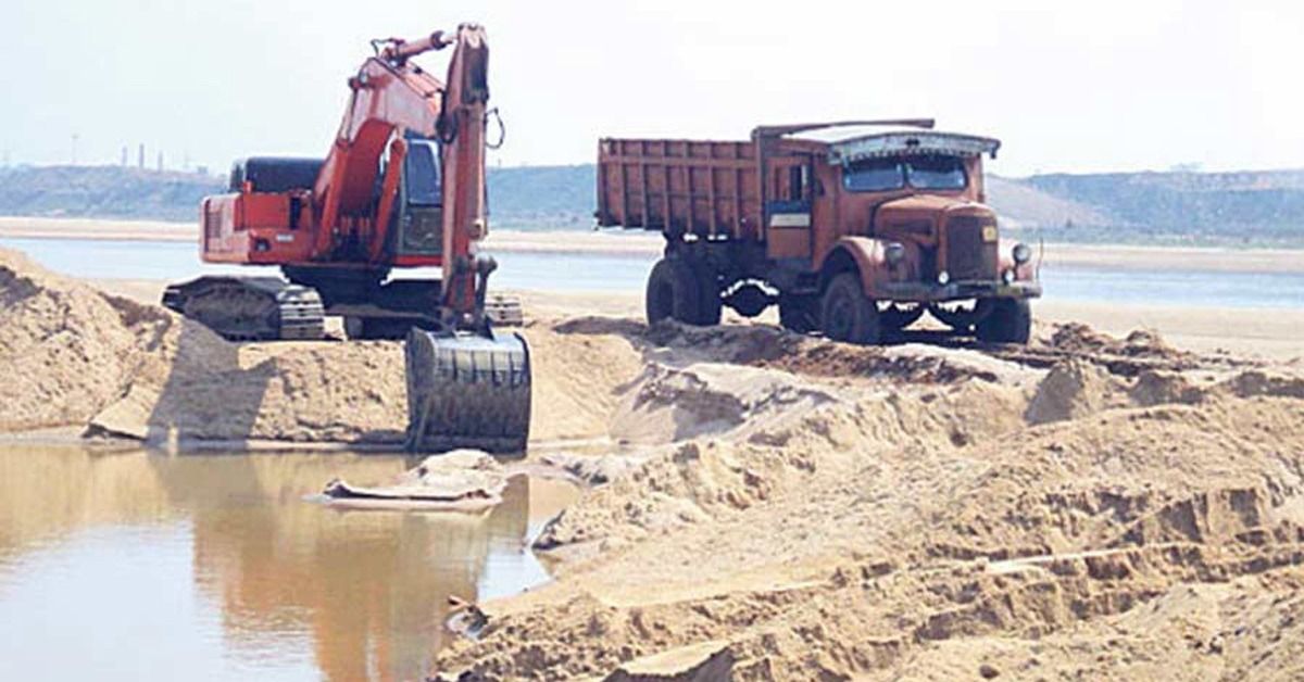 ঝাড়গ্রাম জেলার গোপীবল্লভপুরের আঠাঙ্গি গ্রামে বালি ব্যবসায়ীর বাড়িতে বড়সড় অভিযান ইডি!