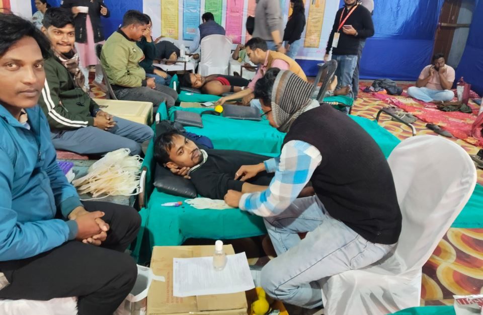 খড়্গপুর গোলবাজার দুর্গা মন্দিরের রক্তদান শিবির!