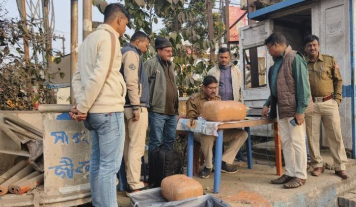 পাচারের আগেই  আসানসোলে যাত্রীবাহী বাসে উদ্ধার বিপুল পরিমাণ গাঁজা!