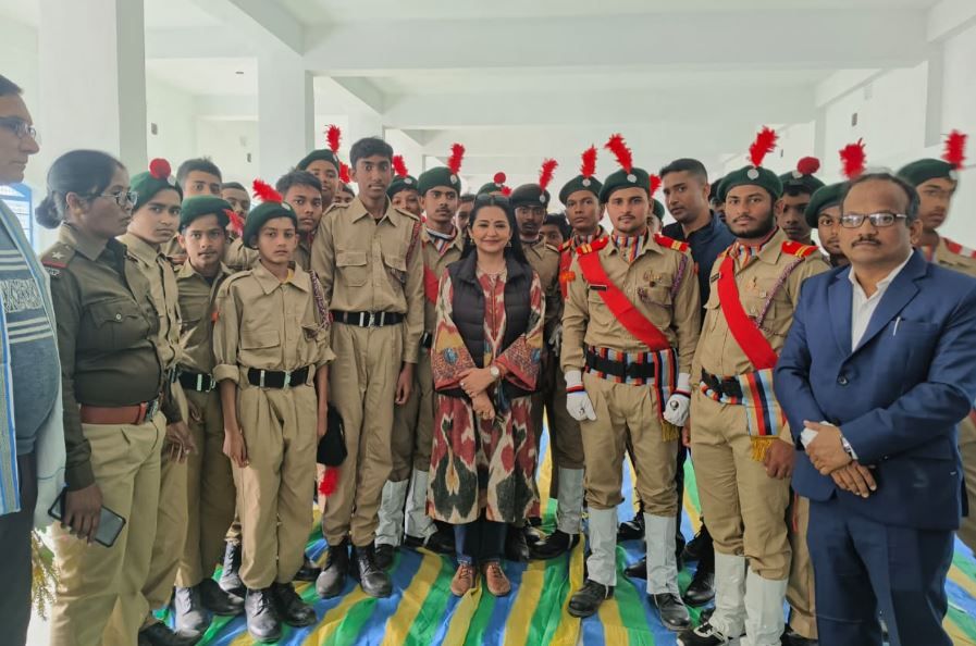 পশ্চিম মেদিনীপুর জেলার দাঁতন হাইস্কুলের শ্রেণিকক্ষের শিলান্যাস করলেন সাংসদ জুন মালিয়া!