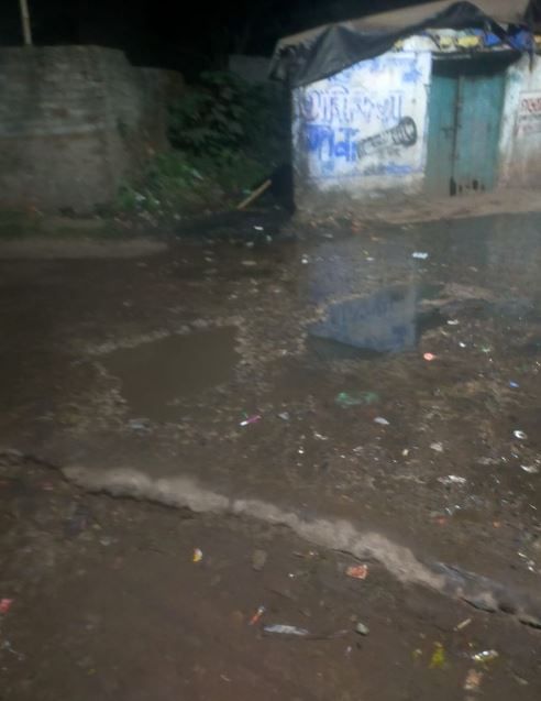 নিষ্কাশনের অব্যবস্থাপনা ক্রমশ অবনতির দিকে যাচ্ছে খড়গপুর পৌরসভা!