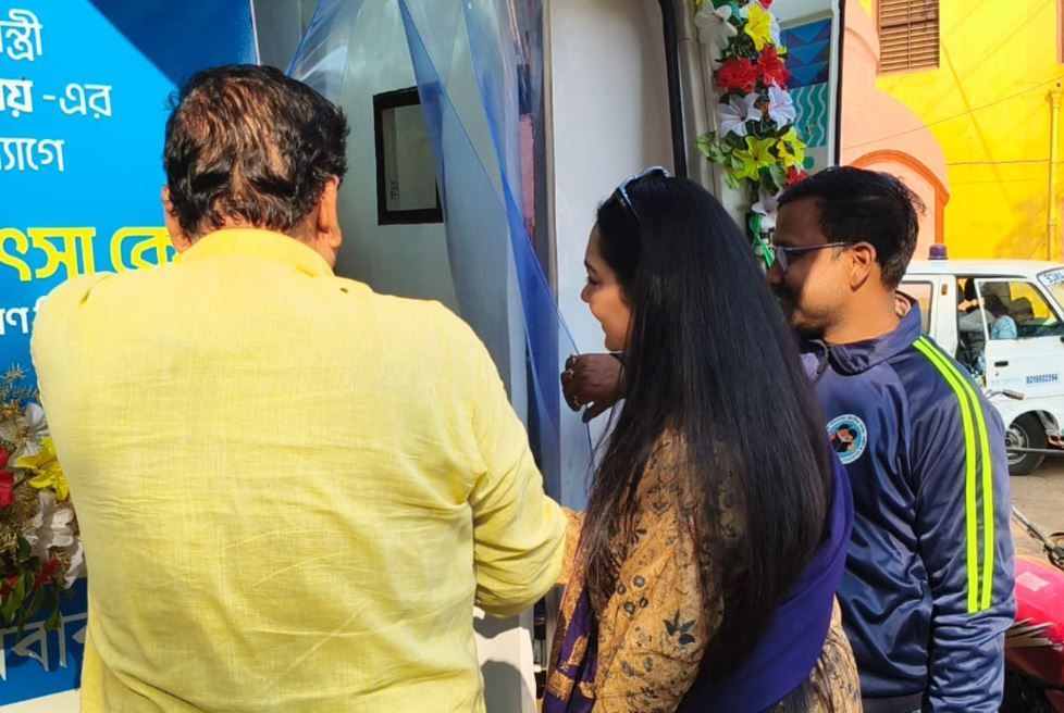 মেডিকেল ক্যাম্প পরিদর্শন করেন মেদিনীপুরের সাংসদ জুন মালিয়া!