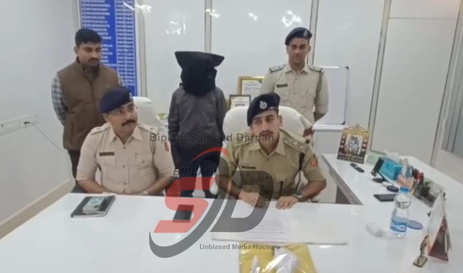 খড়্গপুরের অতুলমনী হাই স্কুলের সামনে থেকে অস্ত্রসহ গ্রেফতার করা হল এক দুষ্কৃতীকে!