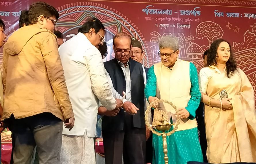 "দামোদর মেলা"হাজার হাজার মানুষের কলতানে মুখরিত হয়ে উঠেছে রসপুর হাই স্কুল ফুটবল মাঠ!