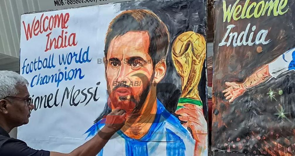 শনিবার ভোর থেকেই কলকাতায় যুবভারতীর সামনে লম্বা লাইন!