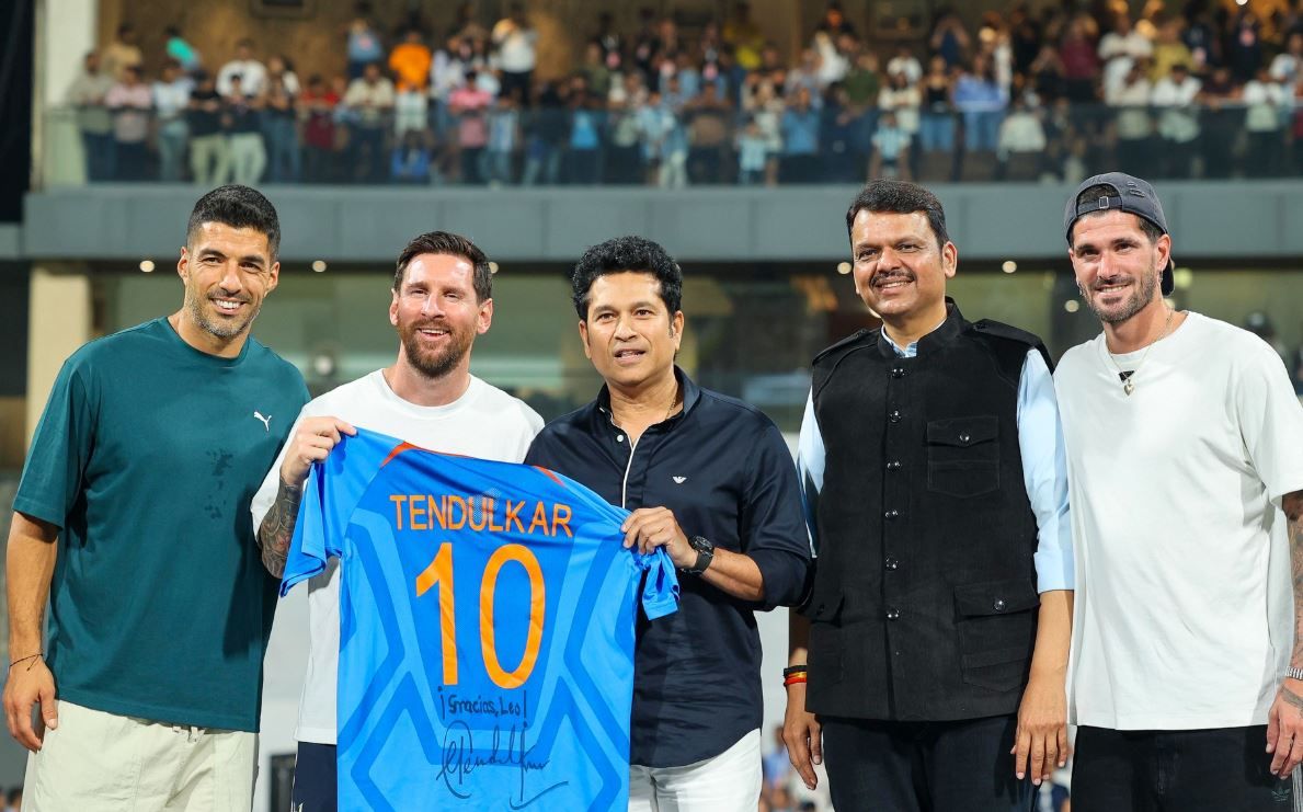 সাক্ষী থাকল রবিবার মুম্বাইয়ের ওয়াংখেড়ে স্টেডিয়াম!