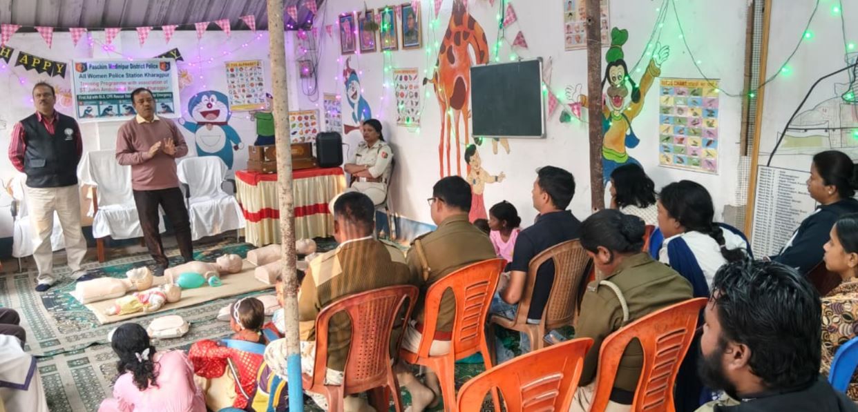 খড়গপুরের টাউন  পুলিশ, মহিলা পুলিশ এবং ট্র্যাফিক পুলিশের উদ্যোগে সিপিআর প্রশিক্ষণ কর্মসূচি!