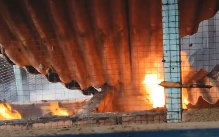 চন্দ্রকোনা ২ রামজীবনপুর পৌরসভার ৫ নম্বর ওয়ার্ডে কাঁসা-পিতলের পালিশের একটি গোডাউনে ভয়াবহ অগ্নিকাণ্ড!